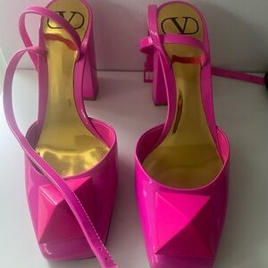 VALENTINO GARAVANI
One Stud 90 patent-leather pumps